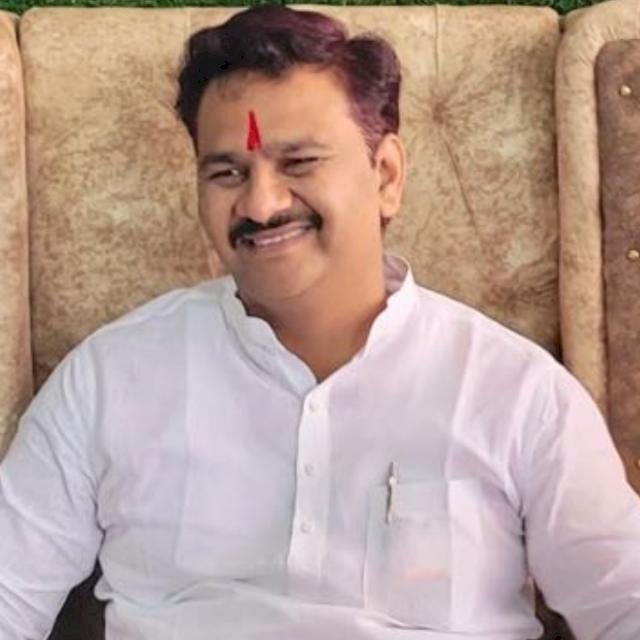*अभी... नही तो जीत... कभी नही.... म्हणत शेतकरी सभासद.. कामगारांचे श्री विठ्ठलाला साकडे......!*   *आबा उर्फ अभिजीत पाटील सहानुभूतीची लाट उसळली.*   *पंढरपूर तालुक्यासह राज्यात बनला अभिजीत पाटलांचा चर्चेचा विषय.*