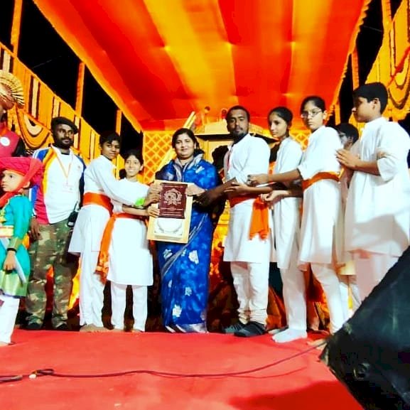 *रायगड येथील शिवराज्य अभिषेक सोहळ्यात करकंबच्या शिवरत्न मर्दानी खेळाच्या आखाड्याने सर्वांचे वेधून घेतले लक्ष......!*  *छत्रपती संभाजी राजे भोसले यांनी केले कौतुक..*  *करकंब च्या शिवरत्न मर्दानी आखाडा खेळ बनला मुख्य आकर्षण.*