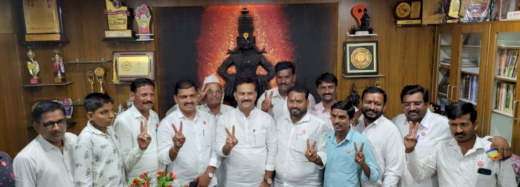 *स्वाभिमानी शेतकरी संघटनेने कर्तृत्वला दिली साथ*  *चेअरमन अभिजीत पाटील यांचे बेरजेचे राजकारण सुरूच*   *विठ्ठलच्या निवडणुकीत मोठी चुरस वाढली*