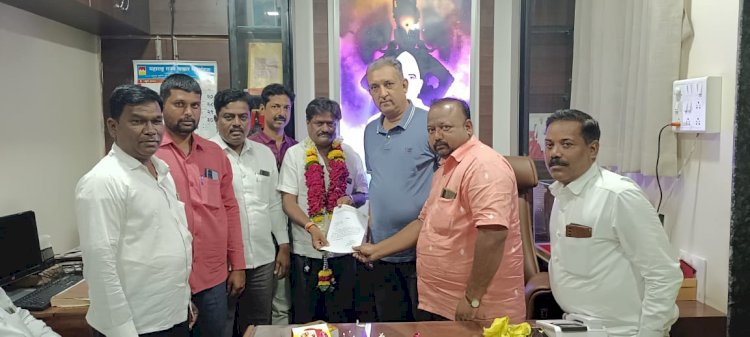 *भारतीय जनता पार्टीच्या सोलापूर जिल्हा ओबीसी सरचिटणीस पदी संतोष (काका) पिंपळे यांची निवड.*   *27 वर्षाची भाजप निष्ठा आली फळाला... सार्थ निवडीमुळे सर्वत्र अभिनंदनाचा वर्षाव...!