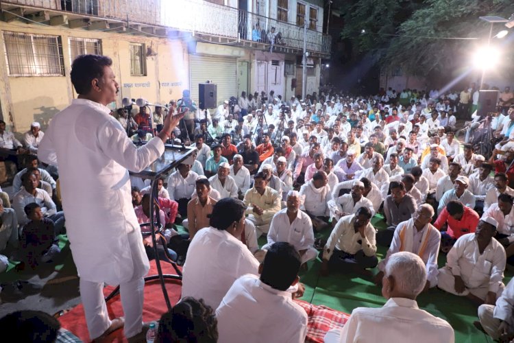 *सभासदांच्या पैशातून उभे राहिलेल्या हॉस्पिटलचा तुम्ही धंदा केला.* - अभिजीत पाटील  *हॉस्पिटलच्या माध्यमातून किती जणांना तुम्ही सवलत दिली.?*  *सोनके व सुस्ते येथे मोठ्या  संख्येत पार पडली विराट सभा*