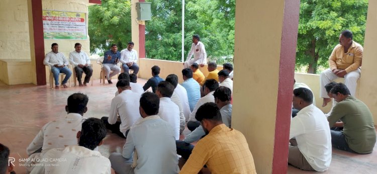 *शेतकऱ्यांना ड्रोनद्वारे शेतीची फवारणी यंत्राला 5 लाख रु अनुदान - महेश देवकते*  -* महाराष्ट्र कृषी दिनाच्या पूर्वसंध्येला गावागावात कृषी संजीवनी अभियानांतर्गत जनजागृती अभियानाचे आयोजन*