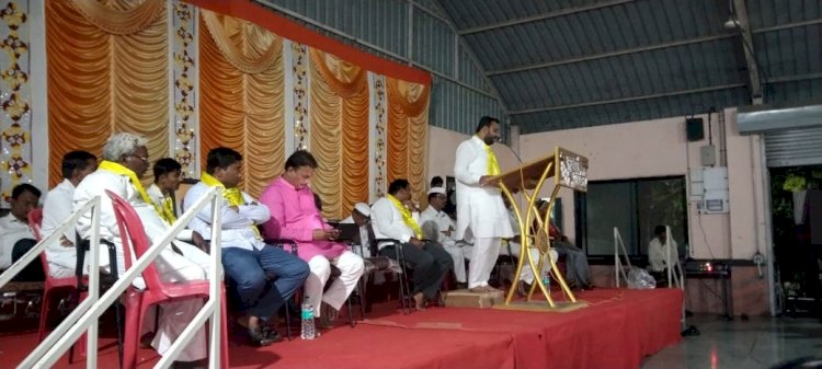 *विठ्ठल परिवारातील होता तर... पुण्यात मीटिंग का घ्यावी लागली-भगीरथ भालके*   *शेतकरी सभासदांच्या अडचणी दूर करण्याऐवजी पायात पाय घातला नसता तर ही वेळ आली नसती.*   *शेतकरी सभासद मालकीचा असलेला कारखाना कधी खाजगी होईल हे माहिती होणार नाही.*