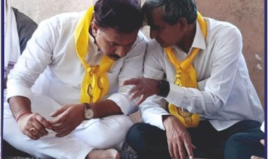 *म्हणूनच  सभासदांनी दिला अभिजीत पाटील आणि रोंगेसर यांना कौल*   *मागील निवडणुकीत रोंगेसर यांनी सांगितले की  विठ्ठल पडणार बंद*  *या निवडणूकीत अभिजीत पाटील यांनी मात्र पाठविले हा कारखाना मीच कसा वाचविणार*