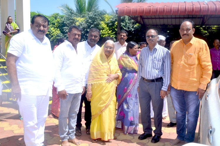 *ना.अजित पवार यांच्या मातोश्रींची नागेश फाटे यांच्या निवासस्थानी भेट*