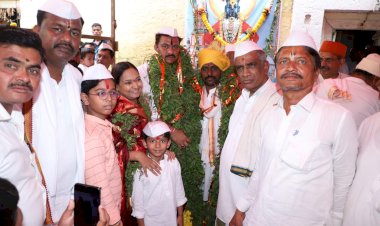 *श्री.विठ्ठलमुर्ती संरक्षण स्मृती उत्सव परंपरा सुरू*  *देगावचे सुर्याजीराव पाटील यांचे 13 वे वशंज चेअरमन अभिजीत पाटील यांच्या हस्ते पुजन*