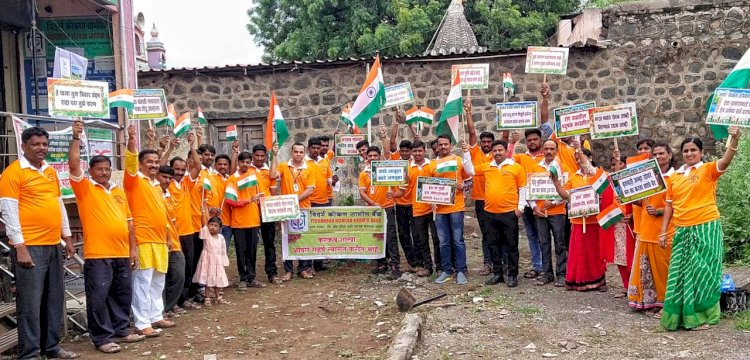 *"जागर स्वच्छता"अभियान टीम,व "करकंब गावच्या लेकीचं झाड*" *अभियान टीमच्या सदस्यांना विदर्भ कोकण ग्रामीण बॅंकेच्या वतीनं ५० टी-शर्ट चे वाटप*.