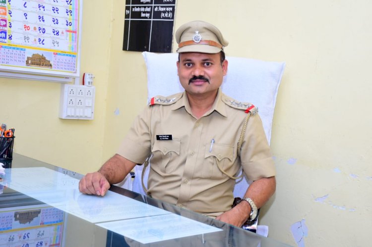 *राष्ट्रध्वज उभारणी करीता सहाय्यक पोलीस निरीक्षक निलेश तारू यांचे आवाहन.*