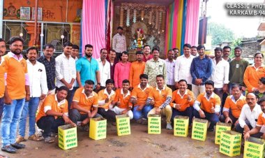 *करकंब येथील शिवरत्न सामाजिक व सांस्कृतिक संस्था व अभिनव गणेश तरुण मंडळाने स्वच्छता.... आणि.. लेकीचं झाडा... चा केला जागर....!*   *जागर स्वच्छता टीम व करकंब गावच्या लेकीचं झाड अभियान टीमला करकंब मधील गणेश मंडळांचे अनमोल सहकार्य*   *शिवरत्न सामाजिक व सांस्कृतिक संस्था, थोरली वेस, अभिनव गणेश तरुण मंडळ करकंब यांचे स्वच्छतेसाठी व पर्यावरणासाठी योगदान*  *राज्यात निर्माण होतोय आगळा - वेगळा आदर्श पॅटर्न*.