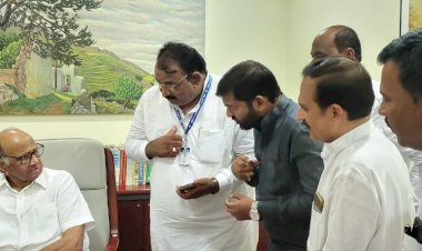 *राष्ट्रीय अध्यक्ष खा शरद पवार  यांची उद्योग व व्यापार विभाग प्रदेश अध्यक्ष. नागेशदादा फाटे यांनी थेट दिल्ली येथे भेट* *पंढरपूर तालुक्यातील जनतेसाठी फारच अभिमानाची गोष्ट*