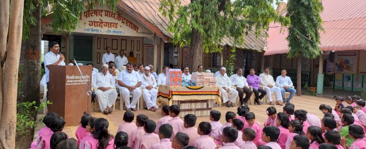 *चेअरमन कल्याणराव काळे यांच्या ४९व्या वाढदिवसाच्या   गादेगाव शाळेसाठी जमविली ४९ हजारची देणगी*  *राष्ट्रवादीचे नेते नागेश फाटे यांच्या वतीने विद्यार्थ्यांना केले शैक्षणिक साहित्याचे वाटप*    *शाळेच्या विकासासाठी  जमविली लोकवर्गणी*