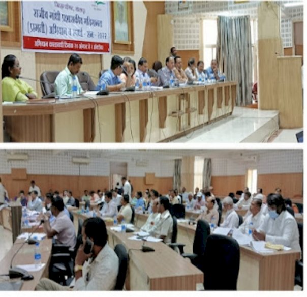 *केवळ पंढरपूर तालुक्यातीलच प्रस्ताव कसे ; सीईओनी थेट विचारले ; शेळकंदे यांच्या जबाबदारीवर विषय मंजूर.*  *करकंब, फुलचिंचोली, चळे यासह चार गावांसाठी गाळे बांधण्यासाठी दिला होता प्रस्ताव.*