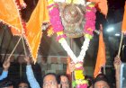 *पंढरीत मुख्यमंत्री एकनाथ शिंदे गटाचा जल्लोष*   *श्री विठ्ठल मंदिरासमोर ढाल तलवारीचे पूजन*  *हीच ढाल तलवार मुख्यमंत्र्यांना समर्पित करणार _ महेश साठे*  पंढरपूर /प्रतिनिधी