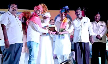 *समाजसेवक मुजम्मिल कमलीवाले कार्यगौरव पुरस्काराने सन्मानित*  *चेअरमन अभिजीत पाटील यांच्या हस्ते झाला सन्मान*