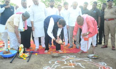 *उपमुख्यमंत्री देवेंद्र फडणवीस यांच्या हस्ते कोर्टी ते वाखरी रस्त्याचे भूमिपूजन*