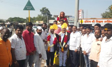 *पंढरीतील धनगर समाज बांधवांकडून शिवसेना  संपर्कप्रमुख महेश साठे यांचा सन्मान*  *अहिल्यादेवी होळकर पुतळा सुशोभीकणासाठी मुख्यमंत्री यांच्याकडून विशेष प्रयत्न केलेबद्दल केला गेला सन्मान