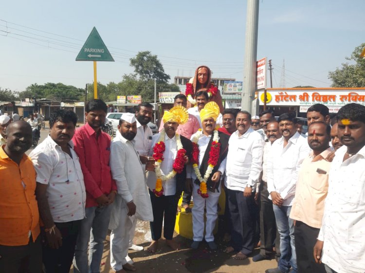 *पंढरीतील धनगर समाज बांधवांकडून शिवसेना  संपर्कप्रमुख महेश साठे यांचा सन्मान*  *अहिल्यादेवी होळकर पुतळा सुशोभीकणासाठी मुख्यमंत्री यांच्याकडून विशेष प्रयत्न केलेबद्दल केला गेला सन्मान