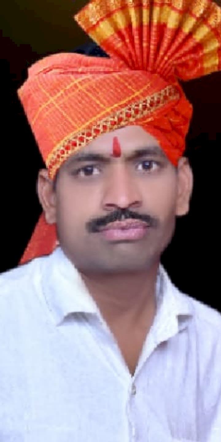 *करकंब येथील गावठाण मधील अतिक्रमण काढण्यासाठी आमरण उपोषण...!*  *सामाजिक कार्यकर्ते विजय मामा माळी यांचा गावठाण रस्त्यासाठी धरला उपोषणाचा मार्ग.*