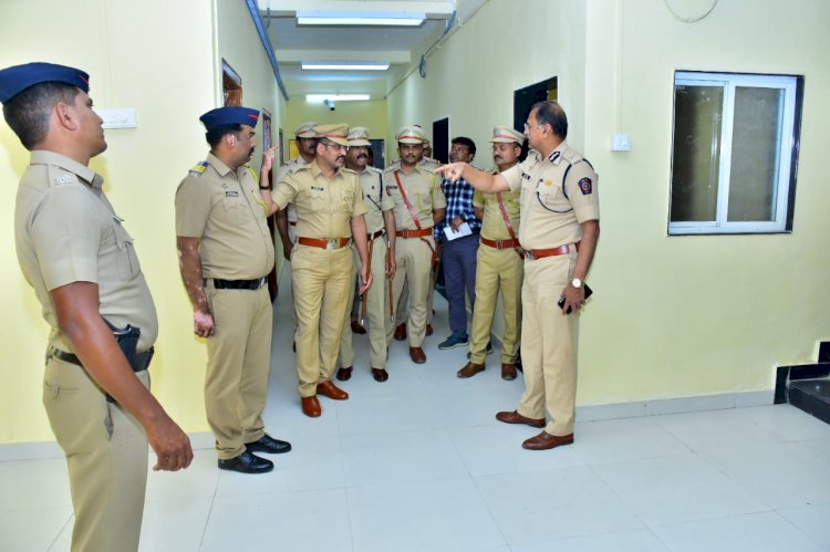 *करकंब पोलीस स्टेशनच्या नूतन बांधलेल्या इमारतीची पोलीस महानिरीक्षक यांनी केली पाहणी.*  *विशेष पोलीस महानिरीक्षक श्री मनोज लोहिया यांची करकंब पोलीस स्टेशनला भेट.*