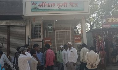 *करकंब येथील ओंकार कृषी केंद्र चालकासह मुलावर चोरीचा गुन्हा दाखल*