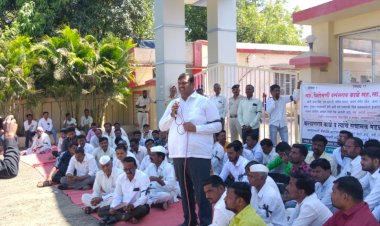 * बंडाची गुडी उभारल्याने बिनविरोधची आशा मावळली*  *ॲड दिपक पवार यांच्या नेतृत्वाखाली सहकार शिरोमणी कारखाना गेटसमोर झाले सभासदांचे बोंबाबोंब आंदोलन*