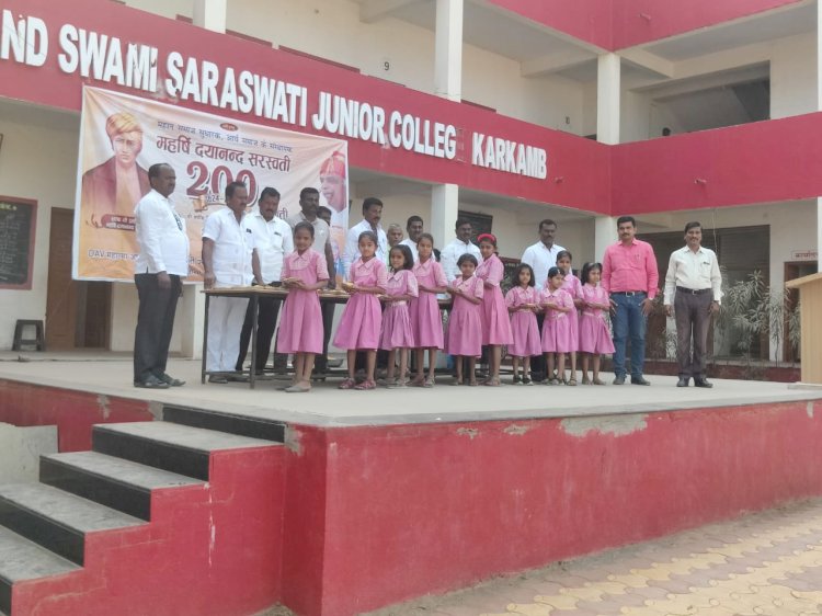 *जय बजरंग उत्कर्ष तरुण मंडळातर्फे 800 विद्यार्थ्यांना प्रसादाचे वाटप.*