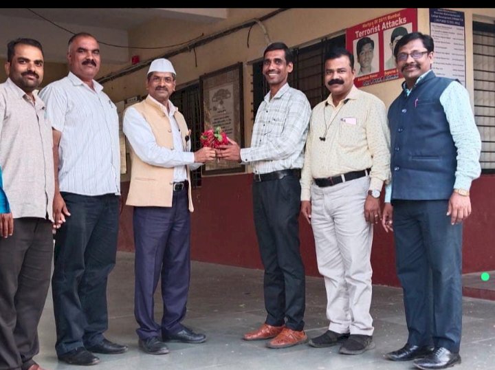 *प्रा .अमोल कवडे यांना मुंबई विद्यापीठाची पीएच.डी.*   *बार्डीसह करकंब पंचक्रोशीतून अभिनंदनाचा होतोय वर्षाव....!*