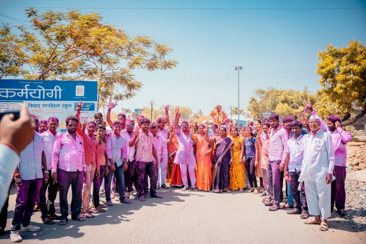 *पंढरीच्या साठे बंधूंची मुख्यमंत्री शिंदे यांना अजूनही गिफ्ट*  *लक्ष्मी टाकळी ग्रामपंचायत पोट निवडणुकीत नागरबाई साठे विजयी*