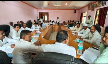 *पाणंद रस्त्याची कामे लवकर सुरू करा*  *आमदार आवताडे यांच्या आढावा बैठकीत सूचना*