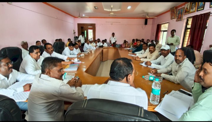 *पाणंद रस्त्याची कामे लवकर सुरू करा*  *आमदार आवताडे यांच्या आढावा बैठकीत सूचना*