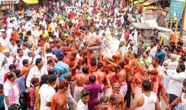 *पंढरीत महाव्दार काला उत्साहात संपन्न*  *हजारो भाविकांकडून लाह्या व बुक्याची उधळण*