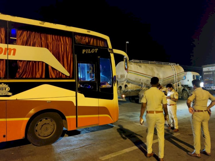 *सोलापूर आर टी ओ  कार्यालयाकडून   प्रवासी वाहतूक करणाऱ्या बसेसवर विशेष तपासणी मोहीमेअंतर्गत धडक कारवाई*  -     *214तपासणी केलेल्या  मधून 94खाजगी बसेसवर दंडात्मक कारवाई* 