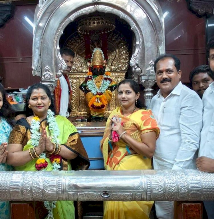 *मुख्यमंत्री शिंदे यांच्या  सौभाग्यवतीने वाढदिनी घेतला विठ्ठलाचा आशिर्वाद..!*