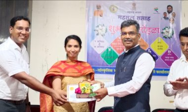 *नवतंत्रज्ञानाचा वापर करुन नागरिकांना  सुविधा देण्यात महसूल प्रशासन आघाडीवर*                                                                                    *महसूल दिनाचे कार्यक्रम प्रसंगी प्रांताधिकारी गजानन गुरव यांचे प्रतिपादन*                                                                                      