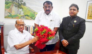 *प्रदेशाध्यक्ष नागेश फाटे यांनी घेतली शरद पवार यांची दिल्लीत भेट*  *गादेगाव येथील हायस्कूलच्या ईमारत निधीसह इतर अनेक महत्वाच्या विषयावर झाली सकारात्मक चर्चा*