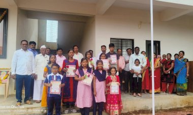 *श्री स्वामी समर्थ प्रतिष्ठानचे  एस. एस. फिलोशीपचे पारितोषिक वितरण*  *गुणवंत विद्यार्थ्यांचा गुणगौरव व बक्षीस वितरण सोहळा संपन्न*