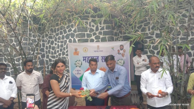 *तृतीय पंथीयाना तहसील कार्यालयाच्या वतीने रेशन कार्डचे वाटप*  *अन्नसुरक्षा योजनेसह संजय गांधी योजनेत केला समावेश*