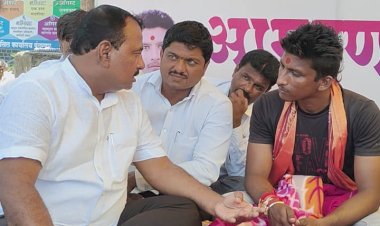 *आ. समाधान आवताडे यांचेकडून तोडगा काढण्याचे आश्वासन*  *अधिकारी यांचेसमवेत घेतली पंढरीतील मराठा आंदोलनकर्त्याची भेट*