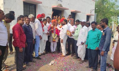 *लक्ष्मी टाकळीच्या सरपंचपदी संजय साठे बिनविरोध*  *उपसरपंचपदी महादेव पवारही बिनविरोध*  *शिवसेना संपर्क प्रमुख महेशनाना साठे यांनी फडकाविला मुख्यमंत्री शिंदे गटाचा झेंडा*