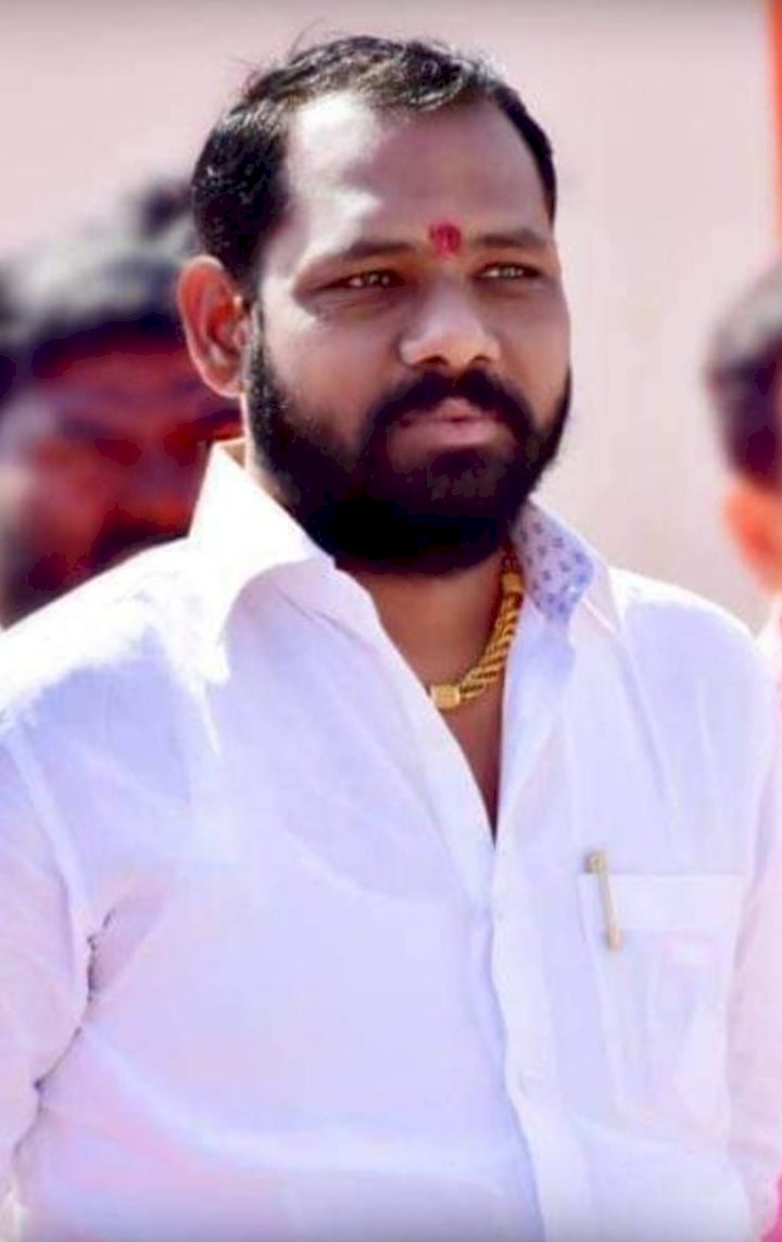 *जिल्हाप्रमुख चरणराज चवरे यांच्या हकालपट्टीसाठी सर्व पदाधिकारी यांच्यात झाले एकमत*   *अनेक तालुका आणि शहर प्रमुखासह जबाबदार पदाधिकारी यांची मागणी*   *मुख्यमंत्री एकनाथ शिंदे आणि शिवसेना उपनेते आ.भरतशेठ गोगावले यांच्याकडे भेटून केली आहे  मागणी*