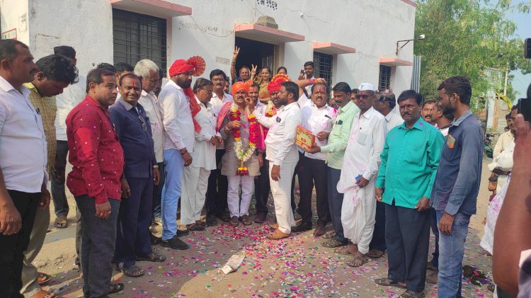 *लक्ष्मी टाकळीच्या सरपंचपदी संजय साठे बिनविरोध*  *उपसरपंचपदी महादेव पवारही बिनविरोध*  *शिवसेना संपर्क प्रमुख महेशनाना साठे यांनी फडकाविला मुख्यमंत्री शिंदे गटाचा झेंडा*