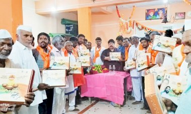 *स्व. बाळासाहेबांचे विचाराचे वारसदार मुख्यमंत्री एकनाथ शिंदेच*  *शिवसेनेच्या शिवदूत स्नेह मेळाव्यात संभाव्य उमेदवार राजू खरे यांचे वक्तव्य*  *मोहोळ विधानसभा मतदार संघातील मार्डी येथून शिवसेना मनामनात,अन् घराघरात या संकल्पनेला सुरुवात*