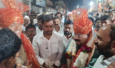 *उद्योजक राजाभाऊ खरे यांचे बेगमपूर येथे स्वागत*  *उरुस निमित्ताने माँ बेगमबेसाब  दर्ग्यास घातली चादर*