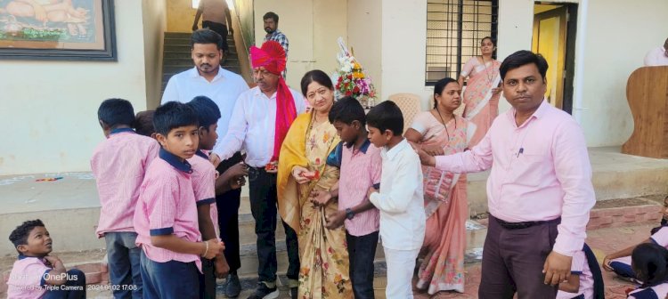 *स्वामी समर्थ शिक्षण मंडळाचे कार्यवाह खंडागळे यांचा वाढदिवस साजरा*  *प्रोग्रेस माध्यमिक विद्यालय व ज्युनिअर कॉलेजमध्ये केला साजरा*