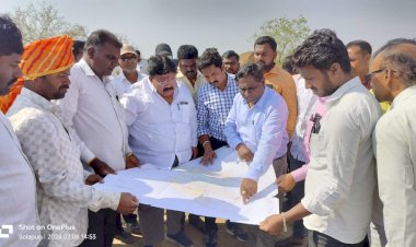 *नरोटेवाडी पाणी प्रश्नासाठी राजू खरेंच्या गतिमान हालचाली*  *मागील अनेक वर्षांपासूनचे प्रलंबित प्रश्नांसाठी,वरिष्ठ अधिकारी यांच्यासमवेत केली पाहणी*  *तलावातील पाण्याचा लवकरच प्रश्न मार्गी लागणार असल्याचे अधिकाऱ्याकडून स्पष्टोक्ती*