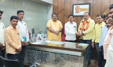 *विठ्ठल अर्बनचे नवीन संचालक मंडळाची पहिली मासिक सभा संपन्न*  *चेअरमन नागेशदादा फाटे यांच्या हस्ते नूतन संचालक मंडळाचा सन्मान*