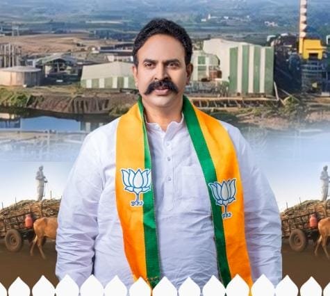 *स्वराज साखर कारखाना सोलापूर जिल्हातील शेतकऱ्यांना उच्चांकी दर देणारा पहिला कारखाना*   *अँड जिजामाला नाईक निंबाळकर यांची गावभेटी दरम्यान सांगितली माहिती* 