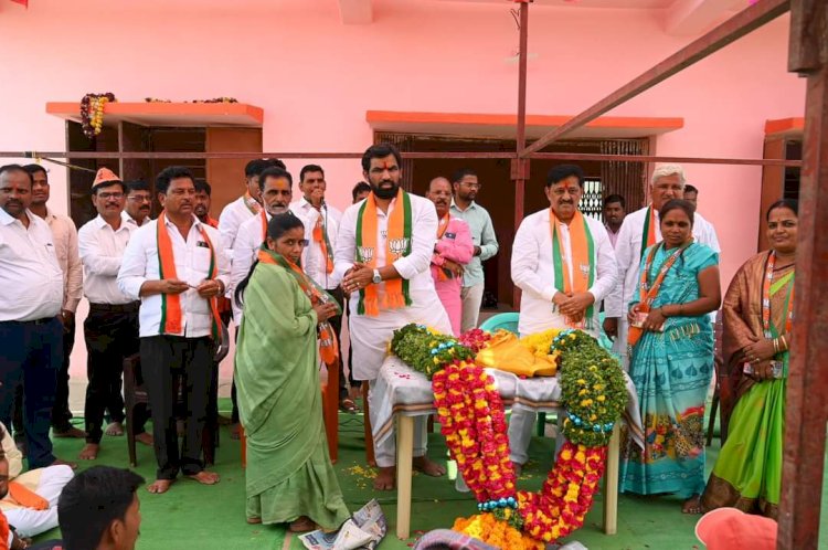 *दक्षिण सोलापुरात गाव भेटीतही  भाजपात प्रवेश*