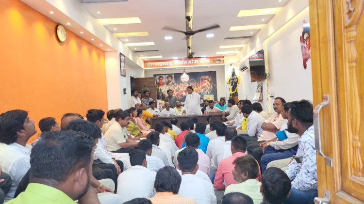 *मोदींना पंतप्रधान करण्यासाठी मनसे सज्ज!*  *पंढरीत मनसेचे नेते दिलीप धोत्रे यांनी घेतली आढावा बैठक*  *माढा आणि सोलापूर मतदार संघातील प्रमुख पदाधिकारी यांची उपस्थिती*