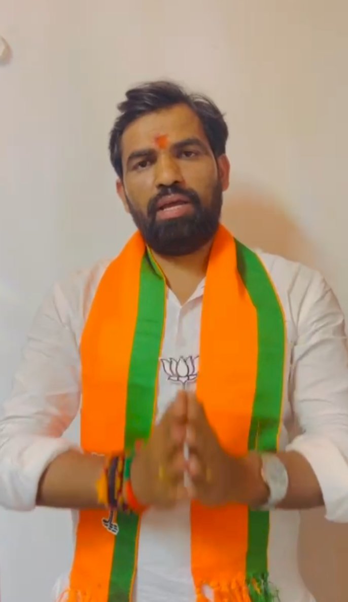 *मराठा युवकांना चुकीची नोटीस देणाऱ्या तहसीलदारांवर करावी कारवाई*  *महायुतीचे मित्र आमदार आमदार राम सातपुते यांची जिल्हाधिकाऱ्यांकडे मागणी*आहे 